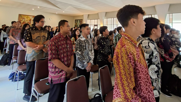 Ibadah Pembukaan Fakultas: Tuhan yang Terbagi