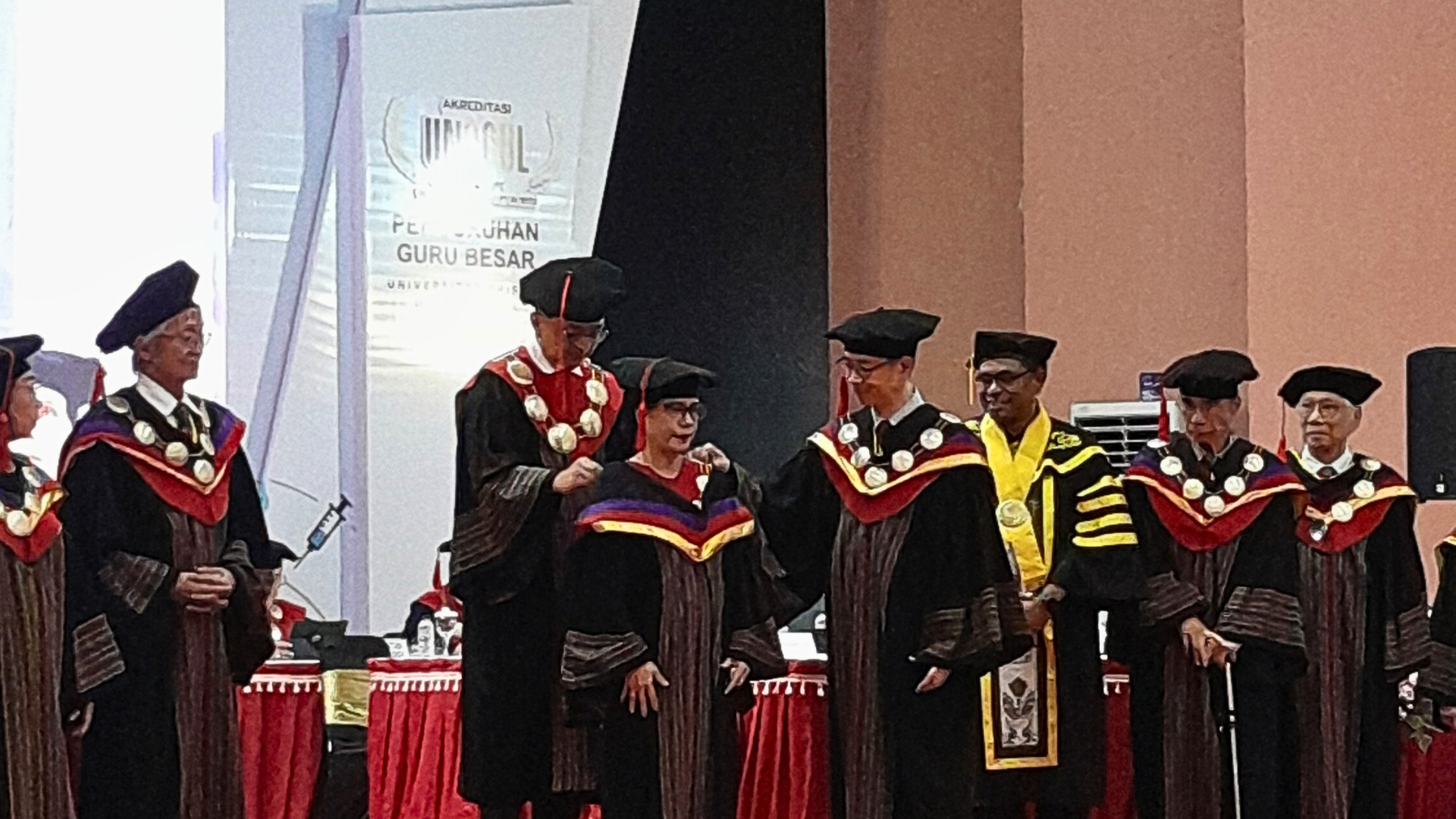 Pengukuhan Guru Besar Pdt. Prof. Dr. Asnath Niwa Natar, M.Th.